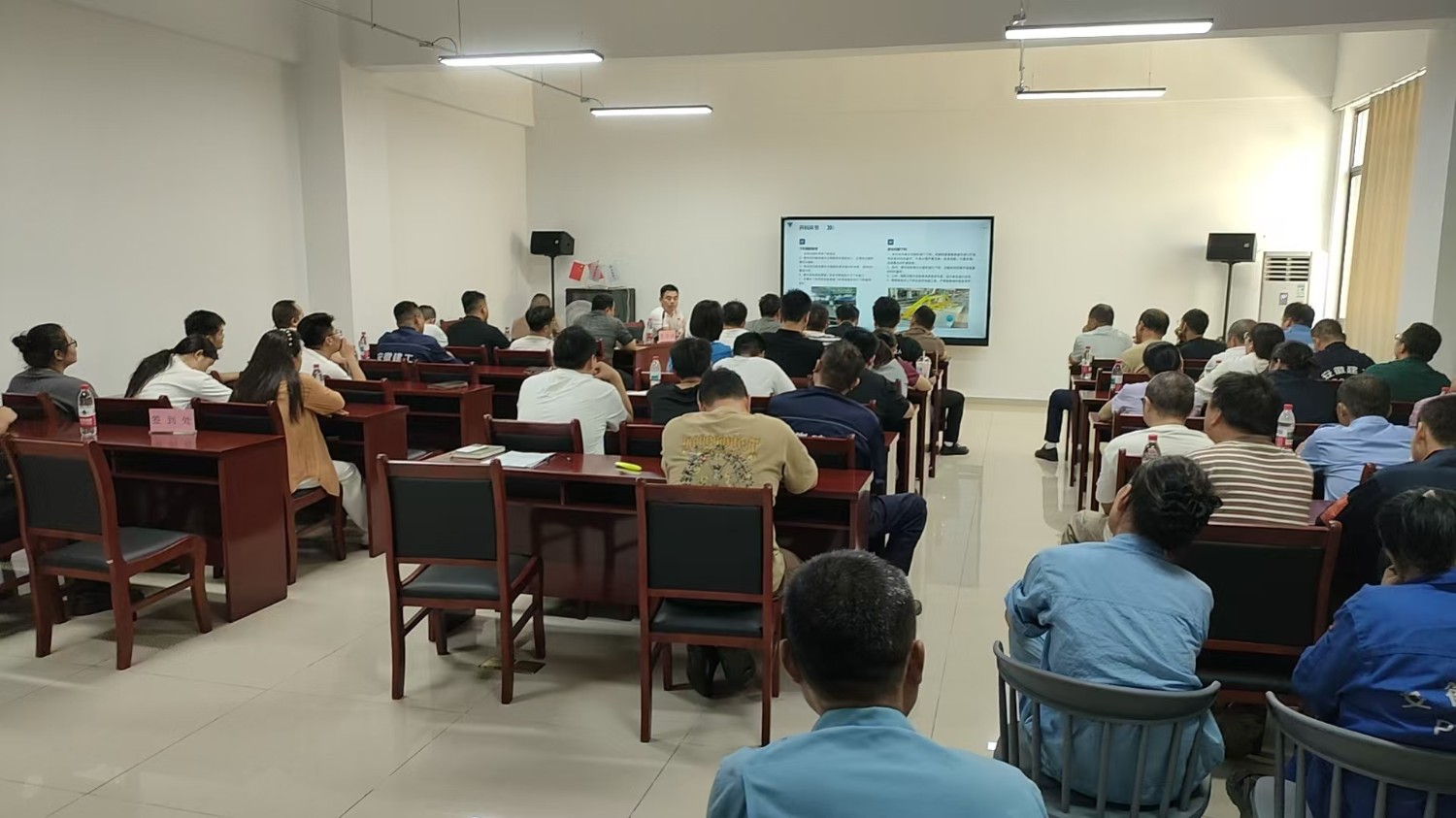 0445c3f34d4e99261c38f5144cf1d084